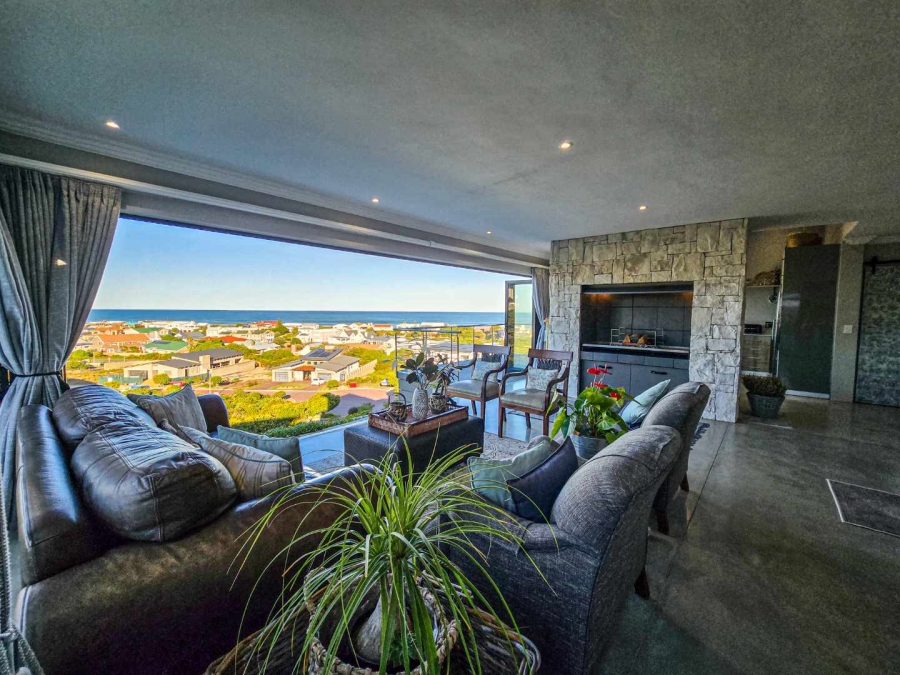 2 Bedroom Property for Sale in Stilbaai Oos Western Cape
